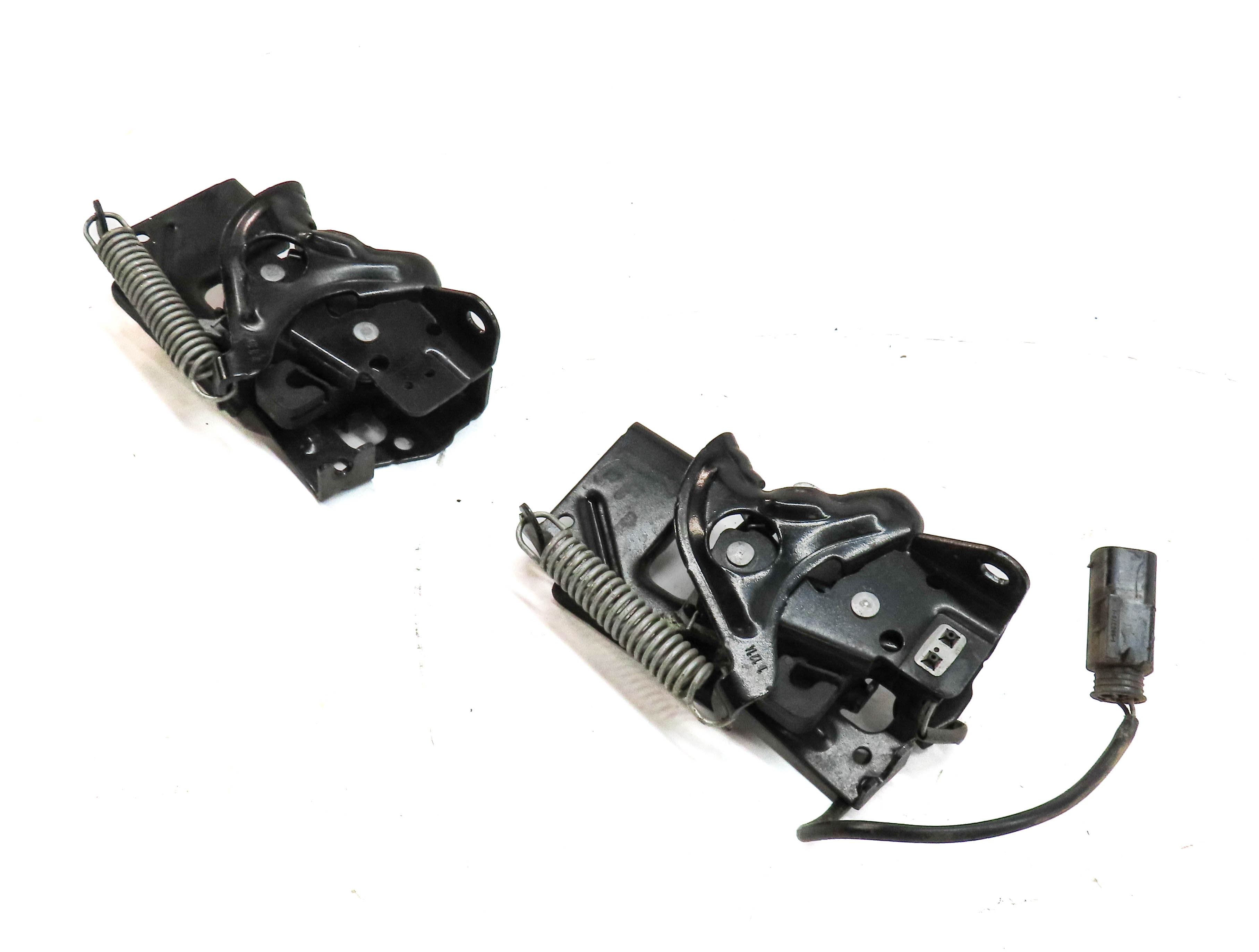 2014 BMW 320I (F30) FRONT LEFT & RIGHT LOWER HOOD LOCK LATCH SET-2 — exact item pictured